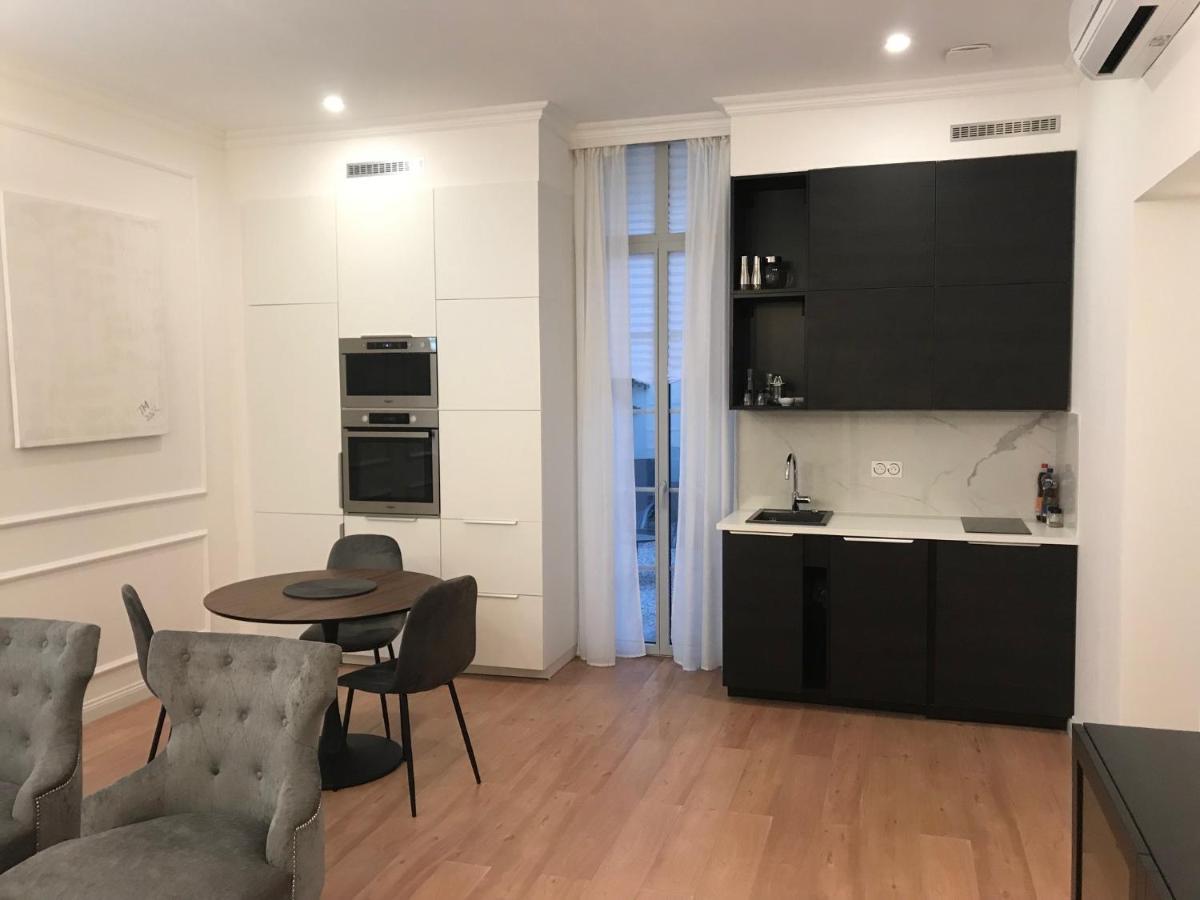 Lazare Maison De Maitre , Appartements De Standing Avec Parking Privatif A Seulement 7 Minutes A Pied Du Centre Historique De Beziers Exterior photo